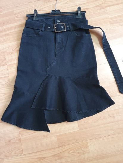 Juodos spalvos džinsinis sijonas