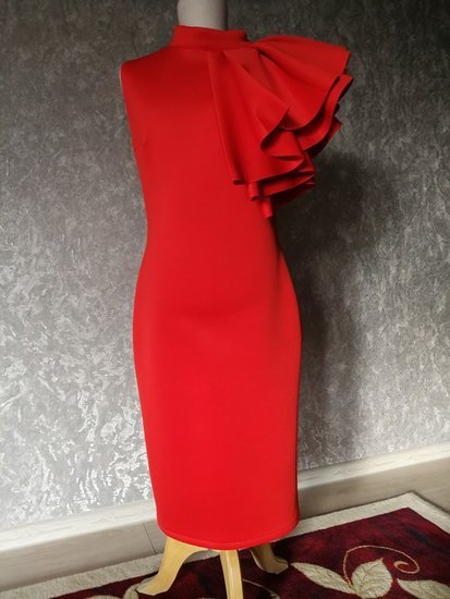 Puošni elegantiška raudona  suknelė