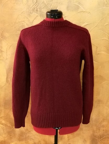Bordo spalvos šiltas megztinis