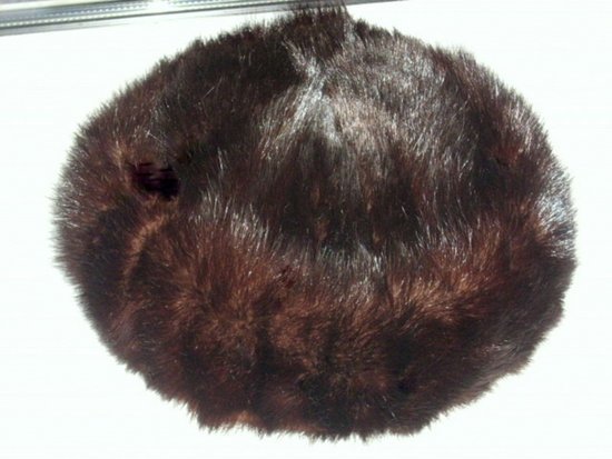 Natūralaus kailio moteriška kailinė kepurė