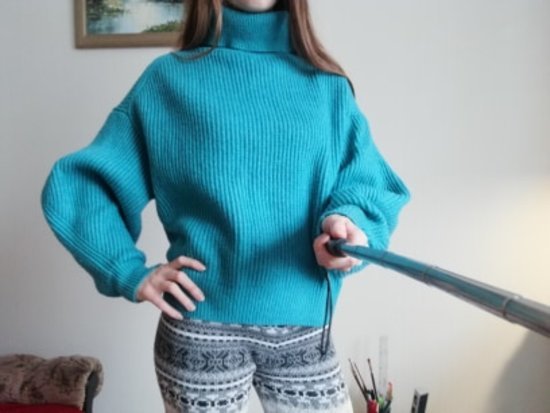 Ciklamenų spalvos megztinis