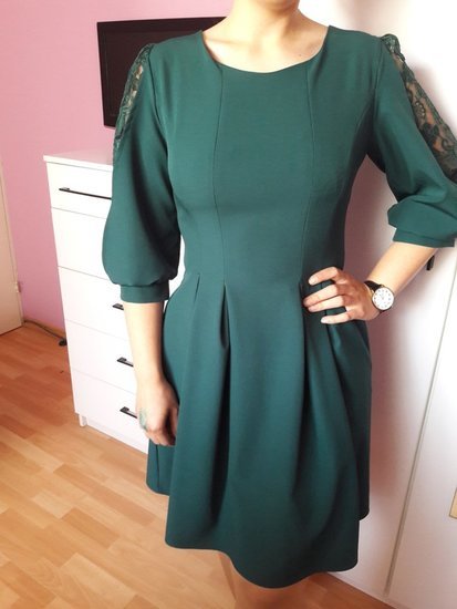 Žalios spalvos suknelė