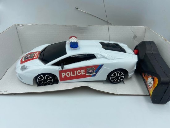 Policijos automobilis su valdymo pulteliu