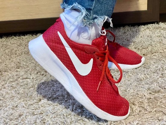 Nike raudoni batai
