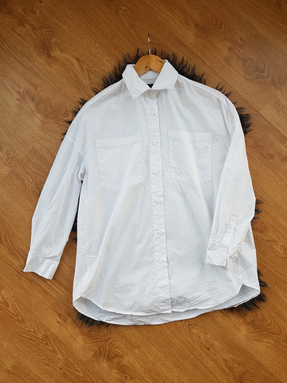 Balti patogūs marškiniai