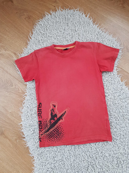 Raudoni patogūs marškinėliai