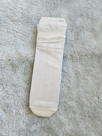Naujos baltos patogios kojinės