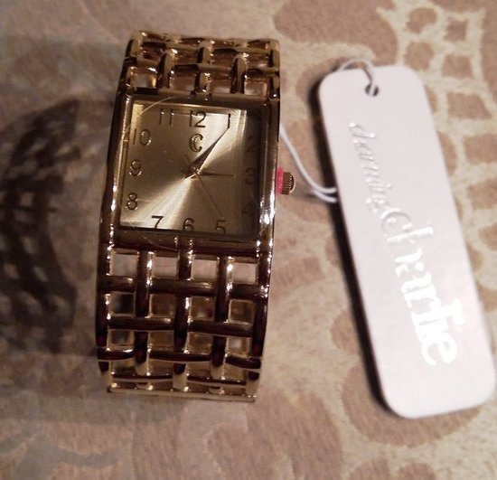 Moteriškas aukso spalvos laikrodis-apyrankė