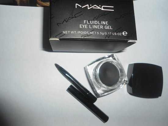 MAC apvalus gelis eyeliner gel dezuteje