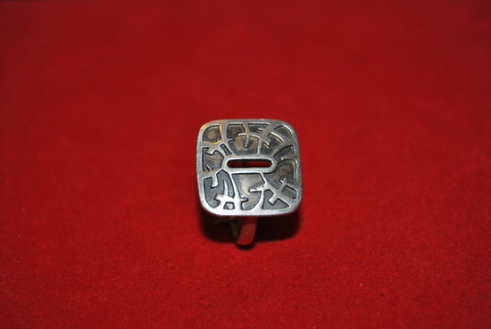 Modernus sidabrinis žiedas