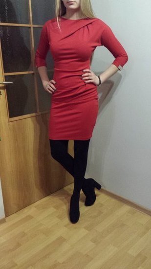 Graži raudona suknelė
