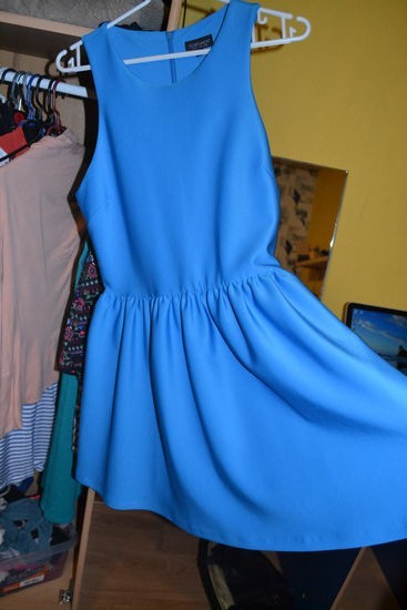 Mėlyna, žavi suknelė
