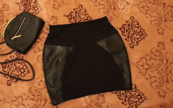Trumpas juodas sijonas