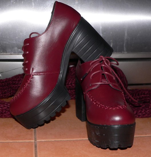 Raudoni batai su palforma, nauji