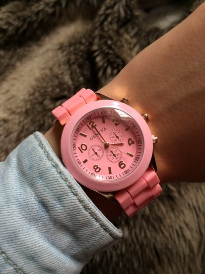 Labai gražus rožinis laikrodukas