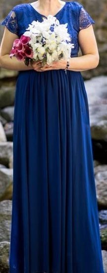 Šventinė sodriai mėlyna suknelė