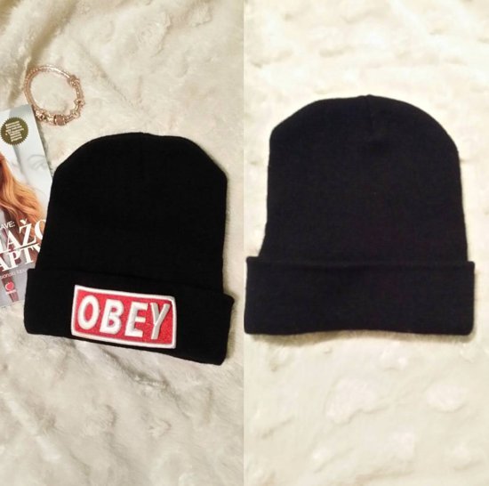 juoda Obey kepurė