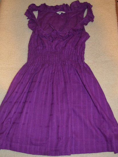 violetinė suknelė