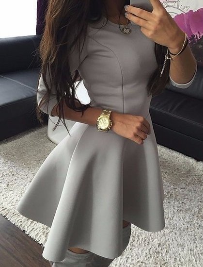 Pilkos spalvos suknelė