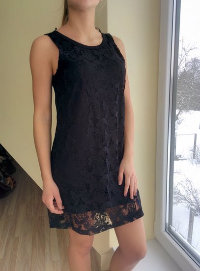 Vero Moda juoda suknelė su gipiūru