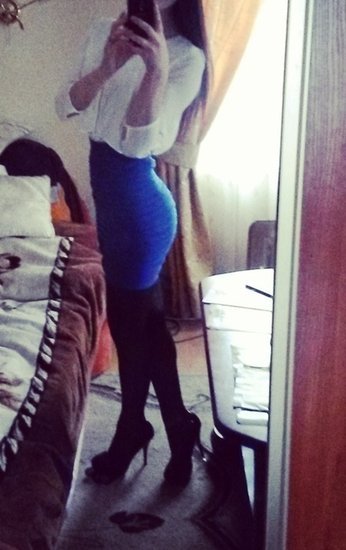 Siauras mėlynas sijonas
