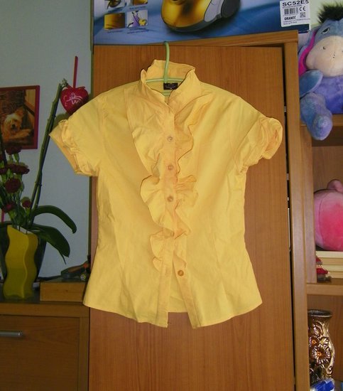 Geltoni marškinukai vasarai
