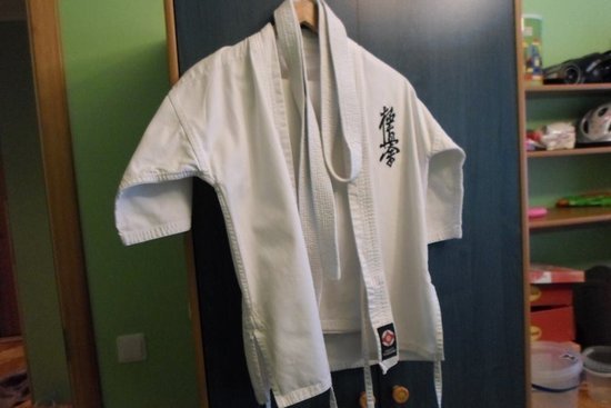 Karate apranga (kelnės, švarkelis, diržas) 140cm.