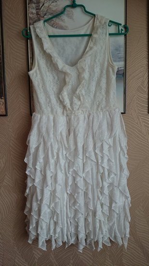 Balta proginė suknelė