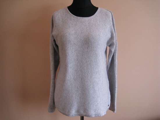 H&M oversize stiliaus megztinis.