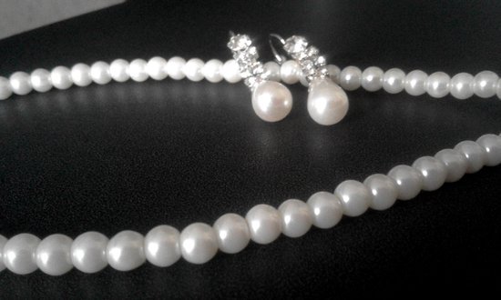 Elegantiškas dirbtinių perlų komplektas