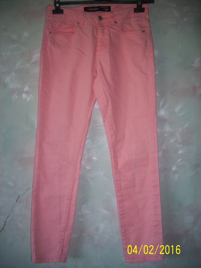 Rožiniai siauri džinsai