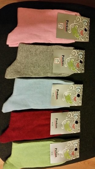 Įvairių spalvų moteriškos kojinės po 60ct.