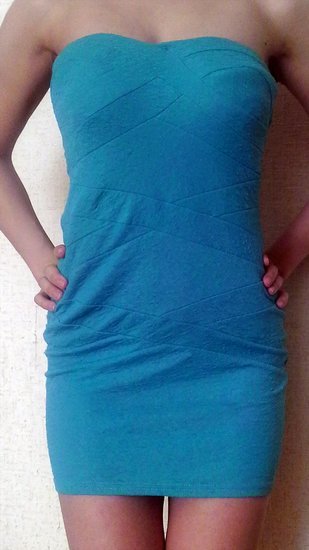 Elektrinės spalvos suknelė