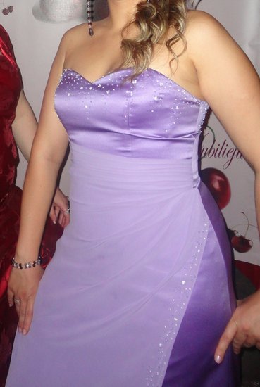 Nuostabi violetinė suknelė