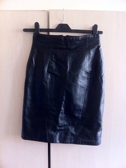 Juodas odinis sijonas