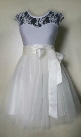 Balta tiulio suknelė