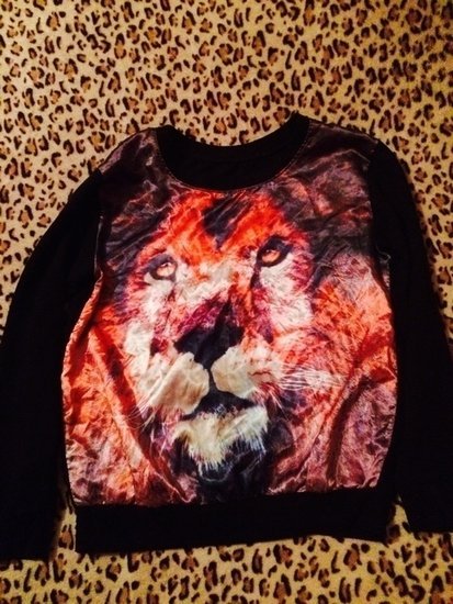 Džemperis su liūtu