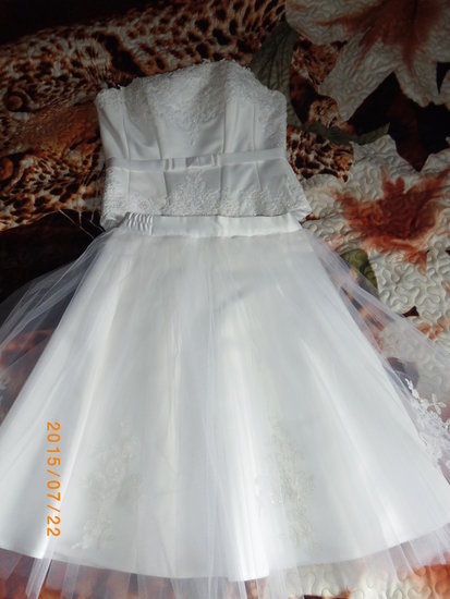 Trumpa vestuvinė suknelė