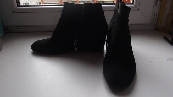 Juodos spalvos batai