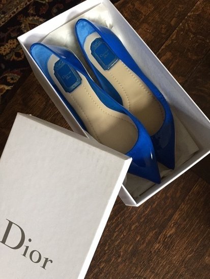Nerealūs Christian Dior mados namų bateliai