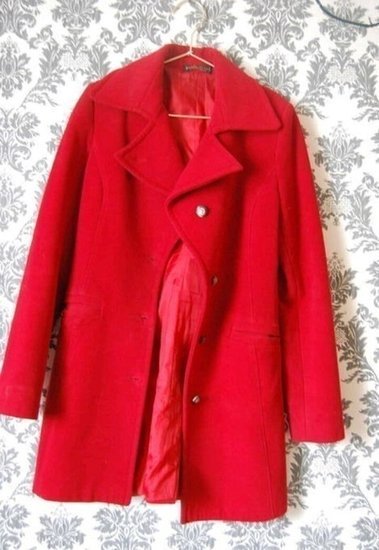 Raudonas ilgas paltukas