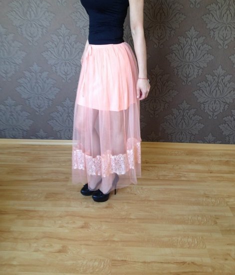 Stilingas , persiko spalvos sijonas