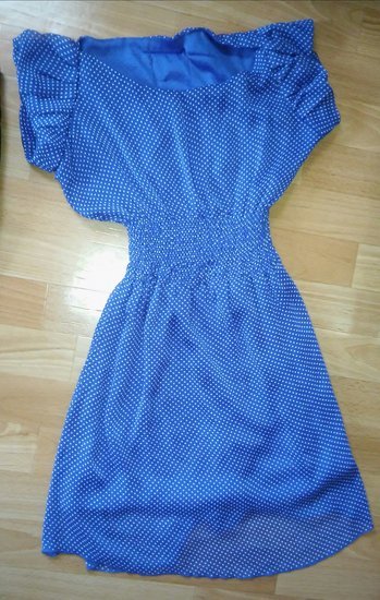 Mėlyna taškuota suknelė