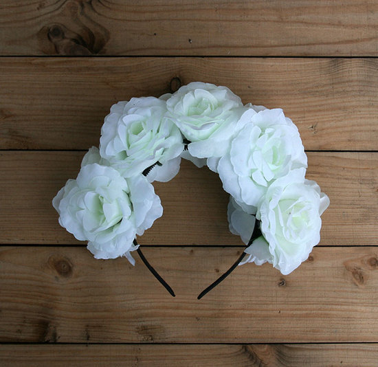Lankelis su baltomis rožėmis