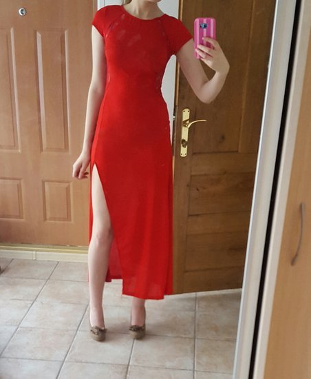 Nauja Raudona suknele