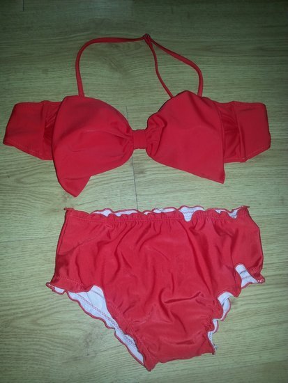 Naujas ryškiai raudonas maudymosi kostiumėlis