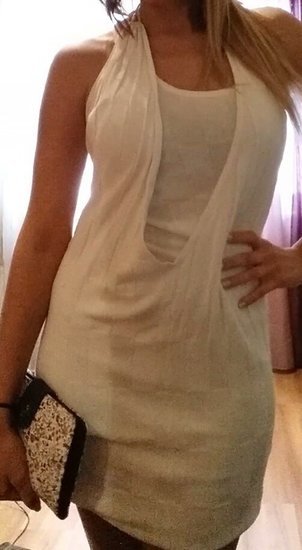 Labai stilinga balta suknele