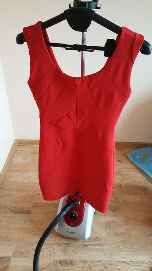 Raudona VILA suknelė