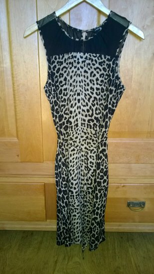 Leopardinio rašto suknelė