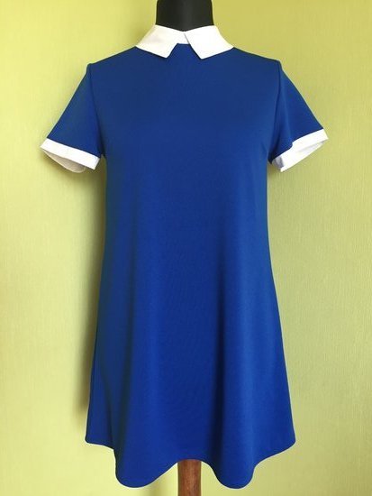 Itališka ryškiai mėlynos spalvos suknelė.
